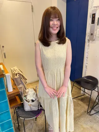 ミディアム カラー MIOベージュカラー 柔らかいカラーのヘアスタイル