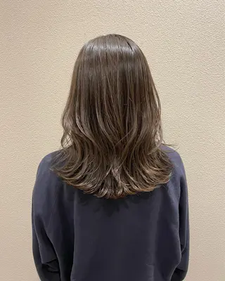 ロング カラー KNOWHOW京都所属・トレンド/顔まわり/ レイヤー/グレージュのヘアスタイル