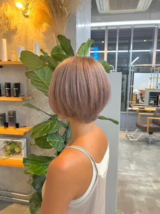 ショート カラー ハイトーンカラ ー/小川のヘアスタイル