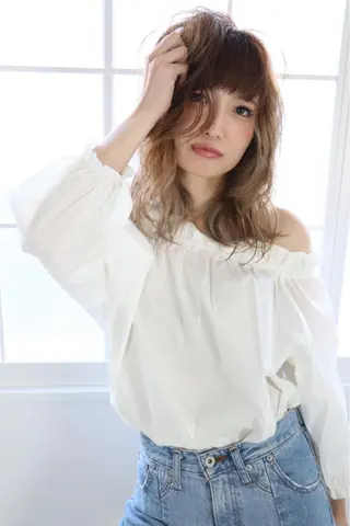 ミディアム 髪質改善＆ブリーチ 伊勢　祐一郎のヘアスタイル