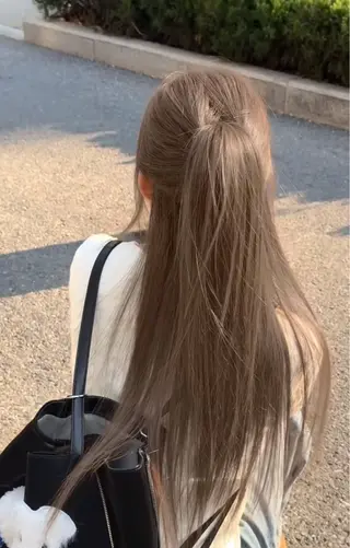 カラー ARMONY表参道店所属・韓国風レイヤーカラー ライムのヘアスタイル