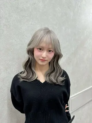 セミロング 璃 音のヘアスタイル