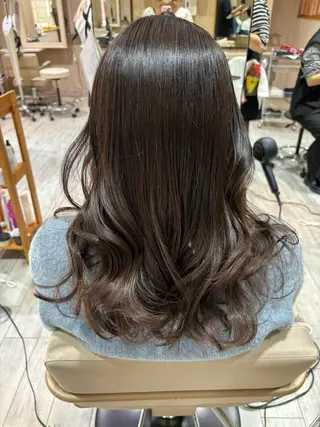 ロング 持田 唯のヘアスタイル