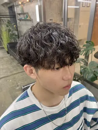 メンズ メンズパーマ特化サロンLond LOGAN所属・SEIYA メンズパーマ職人のヘアスタイル