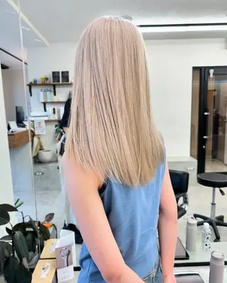 セミロング カラーモデル募集 ✨🤍モモハ🤍✨のヘアスタイル