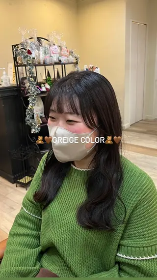 セミロング カラー KOKORO 中村 朱里のヘアスタイル