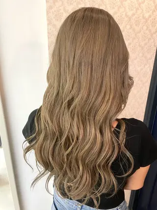 ロング ヒヨシ ルナのヘアスタイル