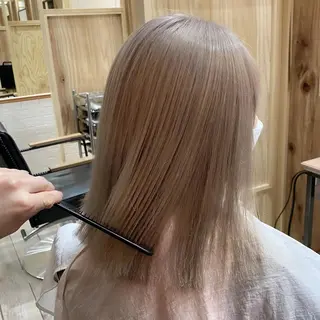 ミディアム ブリーチなしカラー/ 顔周りレイヤーカットのヘアスタイル