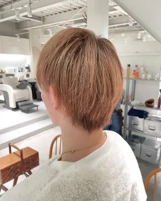 ショート カラー メンズ 安西 香利奈のヘアスタイル