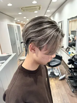 メンズ _White広島所属・バレイヤージュ 隅中秀弥のヘアスタイル