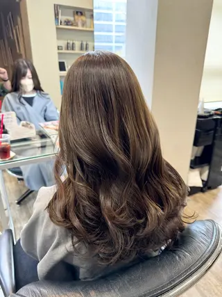 ミディアム カラー MUSEUM 谷平悠兼のヘアスタイル