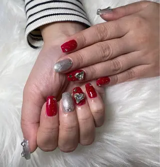 ネイル エリアネイルサロン所属・つ きのネイルデザイン