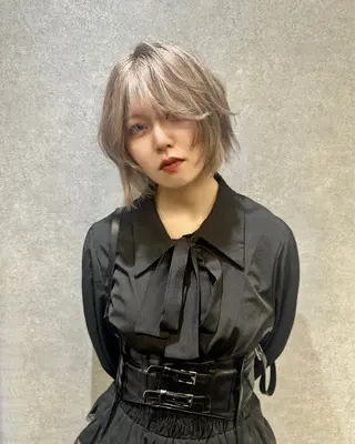 ミディアム カラー naito/ブリーチ /エクステ/縮毛のヘアスタイル