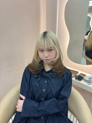 セミロング YOLO 渋谷 nanamiのヘアスタイル