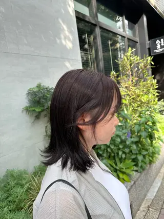 ミディアム カラー タイトボブ個性派カラ ーAKANEのヘアスタイル