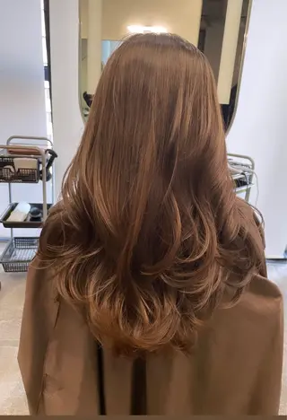 ミディアム レイヤーカット 小林優のヘアスタイル