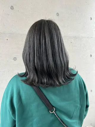 ミディアム 岸田 莉奈のヘアスタイル