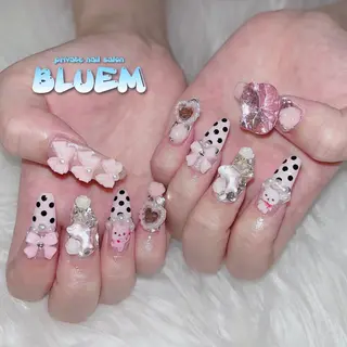ネイル BLUEM なな🐶のネイルデザイン