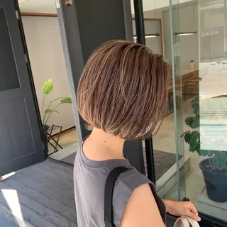 ショート hoNua. 栄/透明感カラーのヘアスタイル