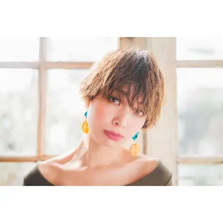 ショート カラー (スタイリスト)牧 好美のヘアスタイル