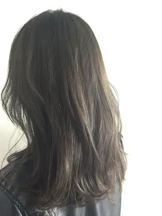 ミディアム カラー conne& ririのヘアスタイル