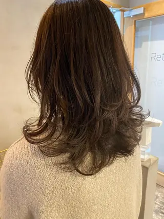 ミディアム 岩尾 萌々子のヘアスタイル