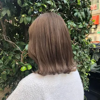 ミディアム カラー akane .のヘアスタイル