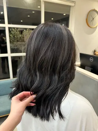 ミディアム YUME/ ブリーチ／ハイライトのヘアスタイル