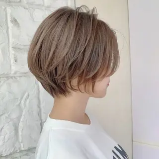 ショート カラー ショートパーマ カットモデルのヘアスタイル