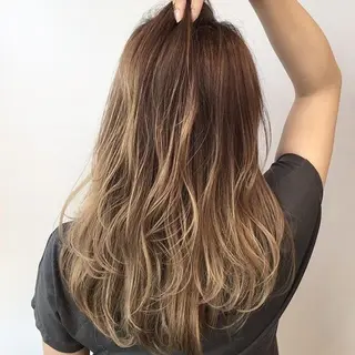 カラー ブリーチ/ヘアケア/ 艶髪/イギチハルのヘアスタイル