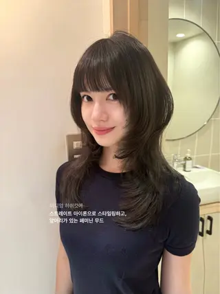 セミロング 梨澤 百音のヘアスタイル