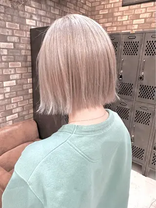 ミディアム 🔷ブリーチバレイヤ ージュ🔷飯野達也のヘアスタイル