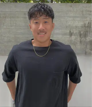 ショート パーマ メンズ パーマ、髪質改善 カズマのヘアスタイル