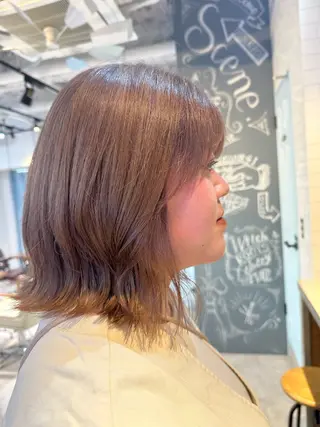 ミディアム カラー 七井 香奈 (なないかな)のヘアスタイル