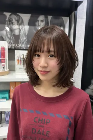 ミディアム rise/レイヤー／ ダブルカラーのヘアスタイル