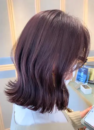 セミロング 淡いハイトーンカラー レイヤーカットゆうかのヘアスタイル