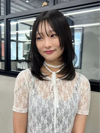 ミディアム effect横浜所属・切りっぱなしボブ/ 艶カラー/綾莉のヘアスタイル