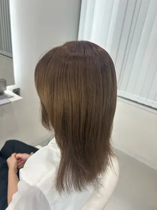 ミディアム あやめ🪽 オリーブ/ハイトーンのヘアスタイル