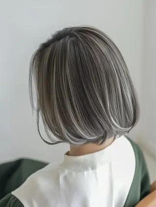 ミディアム 保子 祐里香のヘアスタイル