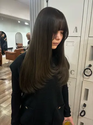 ロング カラー 𝑴𝒊𝒌𝒖💝 透明感モテカラーのヘアスタイル
