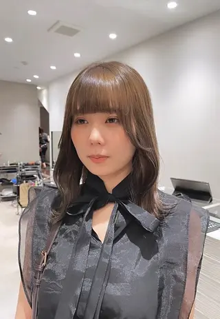 セミロング カラー サキ🤍ハイトーン 🩰くびれ巻きヘアのヘアスタイル