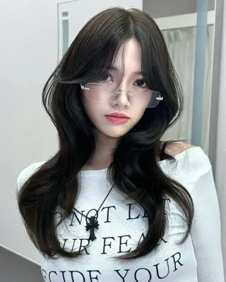 ロング 𝐥𝐚𝐲𝐞𝐫 韓⛓️ ブリーチのヘアスタイル