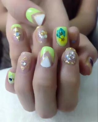 ネイル 遊津 美来のネイルデザイン