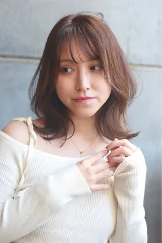 ミディアム emu 公式のヘアスタイル