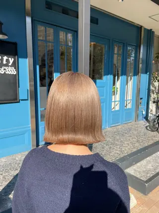 ショート ハイトーン/透明感 カラー/下出有沙のヘアスタイル