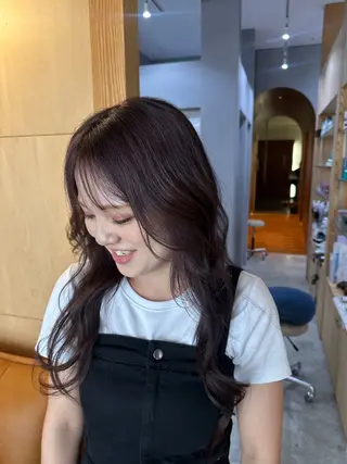 ミディアム miloc MOMOKAのヘアスタイル