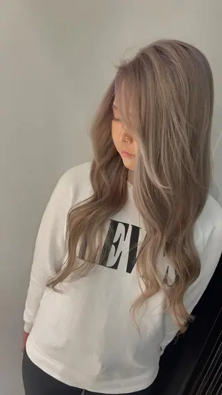 セミロング カラー ヘアアレンジ 🔥ハイトーンカラー ギャルNAOKI🔥のヘアスタイル