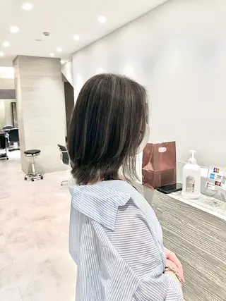 ミディアム カラー サキ🤍ハイトーン 🩰くびれ巻きヘアのヘアスタイル