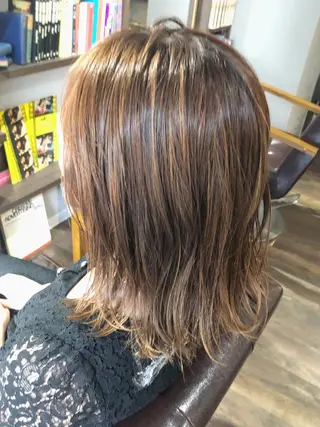 セミロング 🟢ウルフ／スパイラ ルパーマ／大西🟢のヘアスタイル