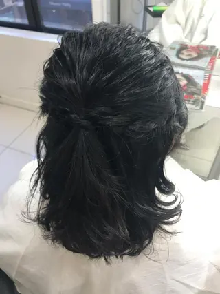 セミロング ヘアアレンジ 【暖色カラー特化】 中山由梨のヘアスタイル